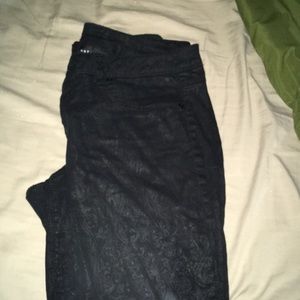 Black, skinny style jeans,detailed